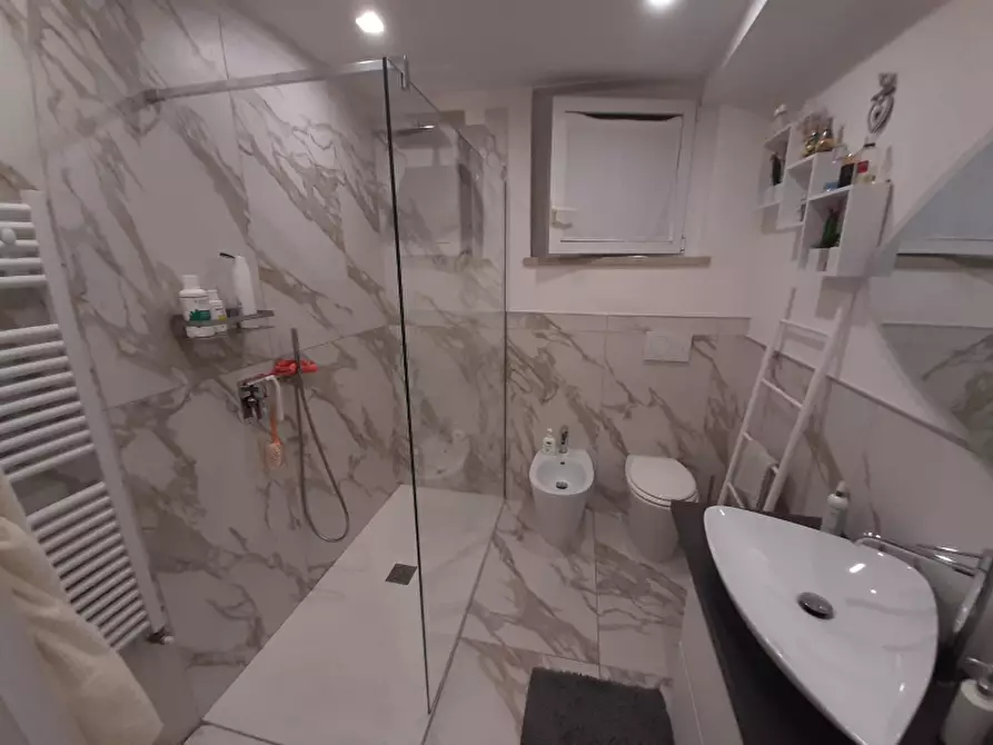 Immagine 19 di Appartamento in vendita  in Via Portizzolo a Gardone Riviera