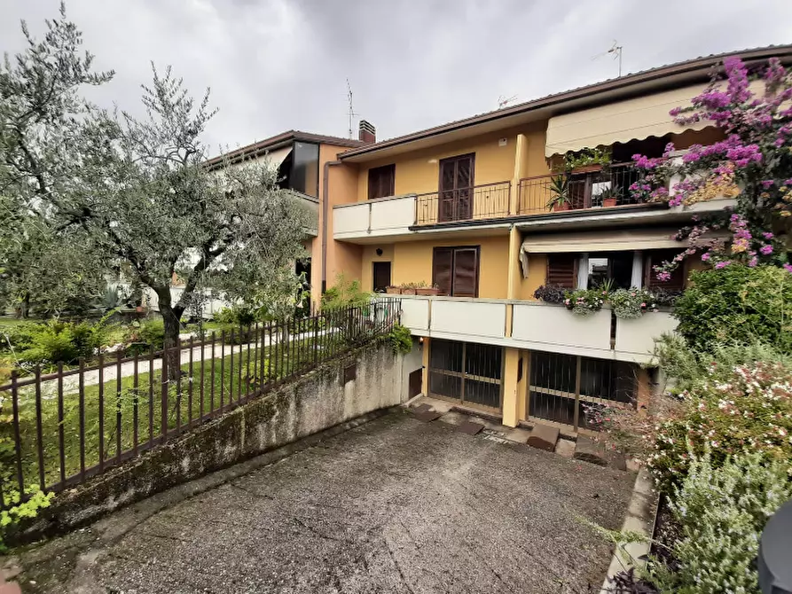 Immagine 3 di Villetta a schiera in vendita  in Via primo maggio a Manerba Del Garda