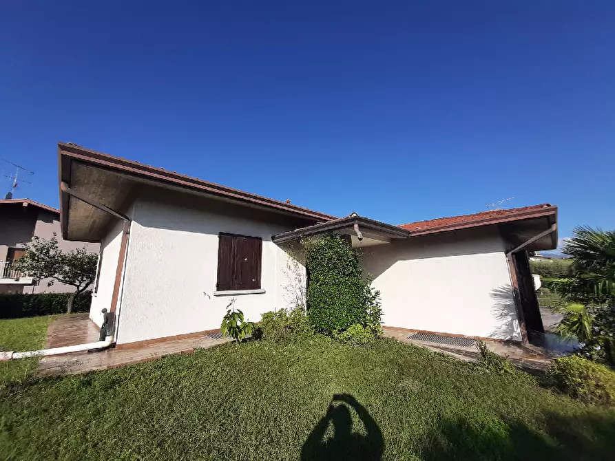 Immagine 6 di Villa in vendita  in Via Benaco a Puegnago Sul Garda