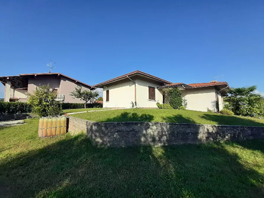 Immagine 3 di Villa in vendita  in Via Benaco a Puegnago Sul Garda