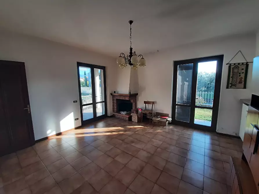 Immagine 17 di Villa in vendita  in Via Benaco a Puegnago Sul Garda