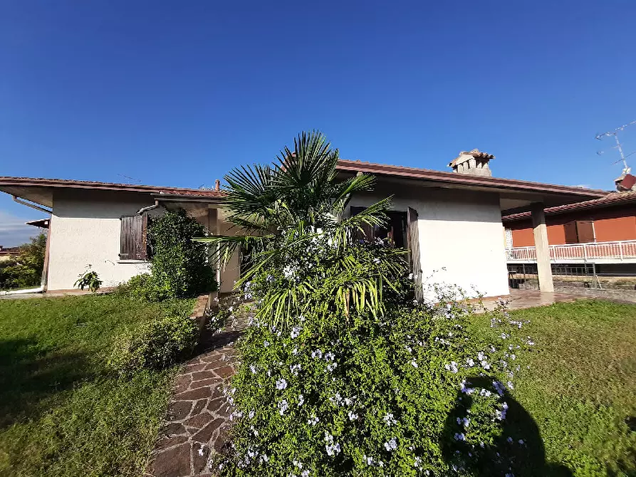 Immagine 7 di Villa in vendita  in Via Benaco a Puegnago Sul Garda