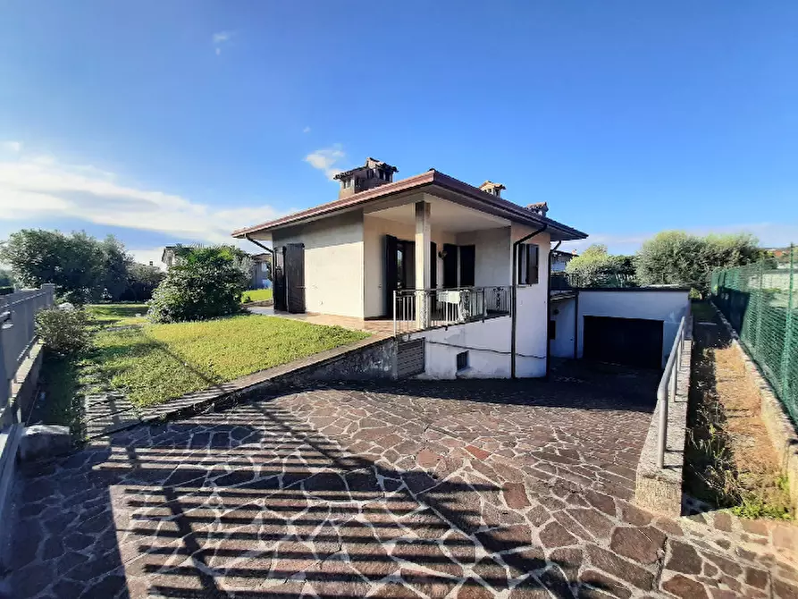 Immagine 8 di Villa in vendita  in Via Benaco a Puegnago Sul Garda