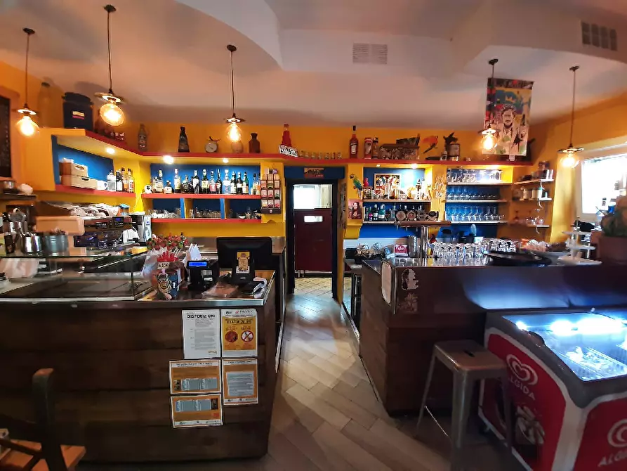 Immagine 7 di Attività commerciale in vendita  in Piazza San Martino a Moniga Del Garda