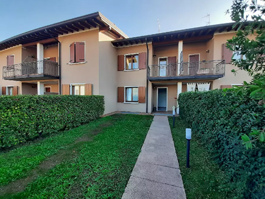 Immagine 2 di Villetta a schiera in vendita  in Via Montanina a Manerba Del Garda