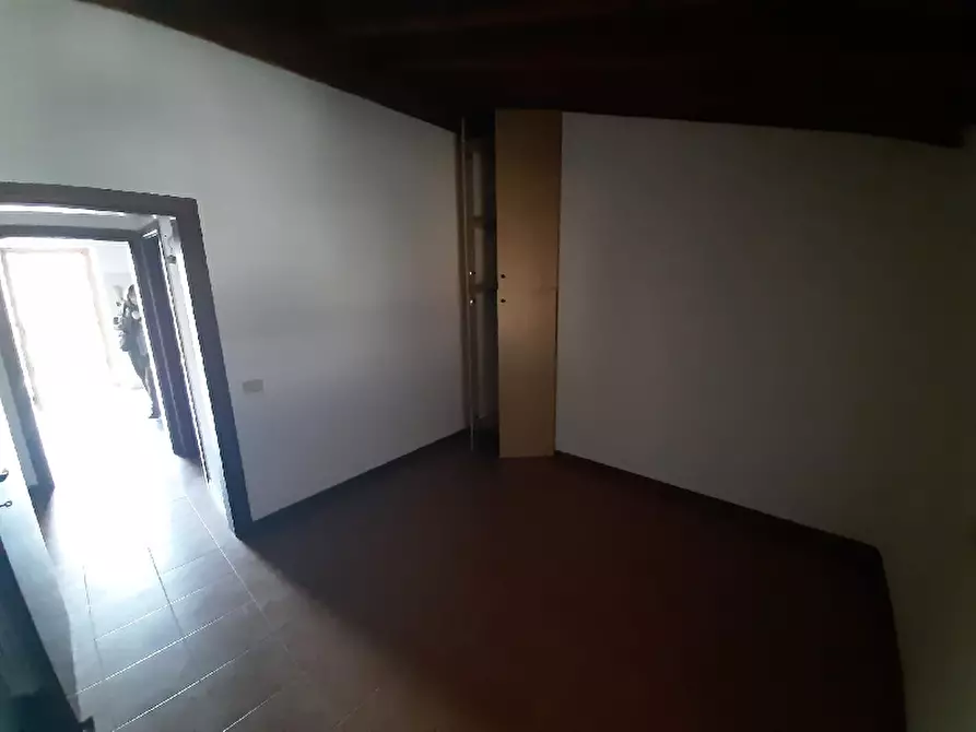 Immagine 11 di Appartamento in vendita  in Via Garibaldi, 43 a San Felice Del Benaco