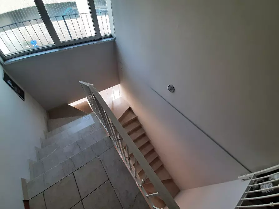 Immagine 4 di Ufficio in vendita  in Via case sparse serraglie, 65 a Manerba Del Garda