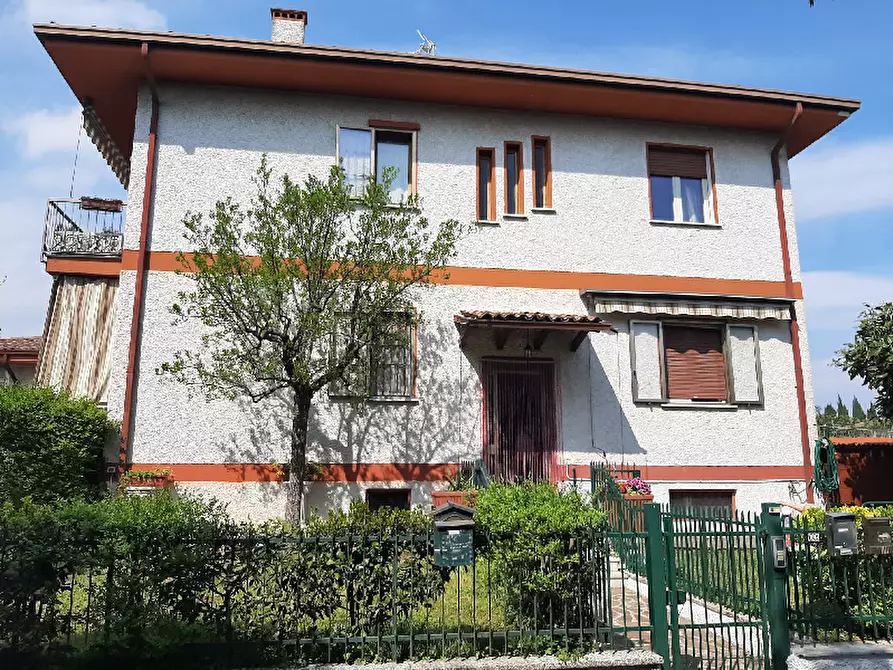 Immagine 1 di Appartamento in vendita  in Via Case Sparse Serraglie 123 a Manerba Del Garda