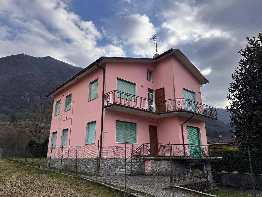 Immagine 1 di Villa in vendita  in Via Provinciale, 10 a Idro