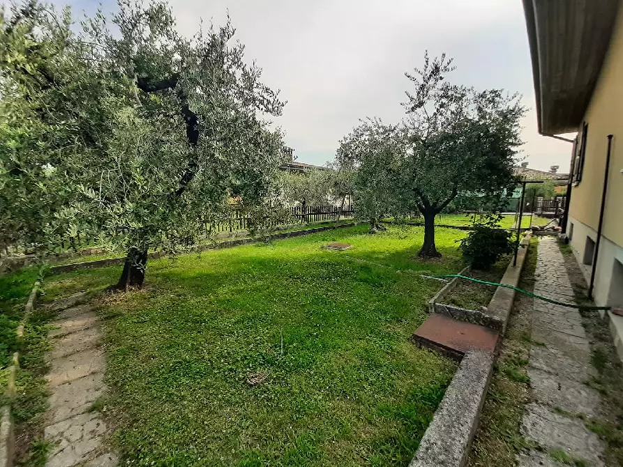 Immagine 3 di Casa bifamiliare in vendita  in Via Benaco a Puegnago Sul Garda