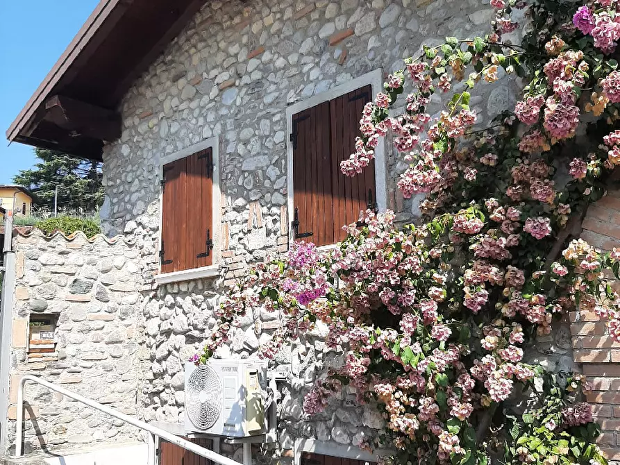 Immagine 1 di Appartamento in vendita  in Via Montesuello a Polpenazze Del Garda