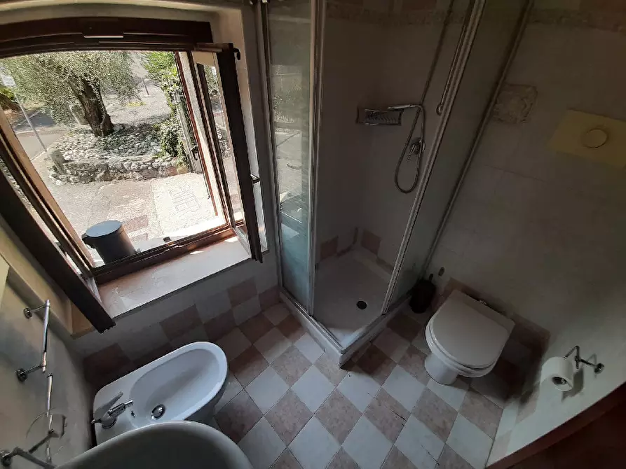 Immagine 10 di Appartamento in vendita  in Via Montesuello a Polpenazze Del Garda
