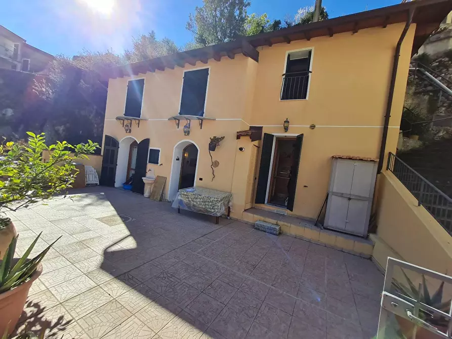 Immagine 1 di Casa indipendente in vendita  in VIA case lupi 1 a Ventimiglia