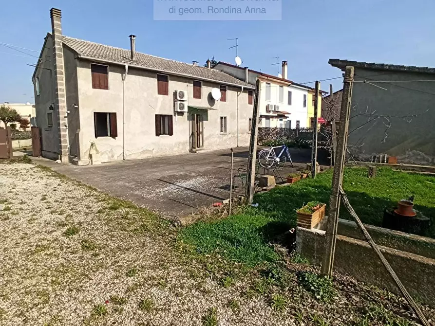 Immagine 1 di Casa indipendente in vendita  in Portazze 11 a Rovigo