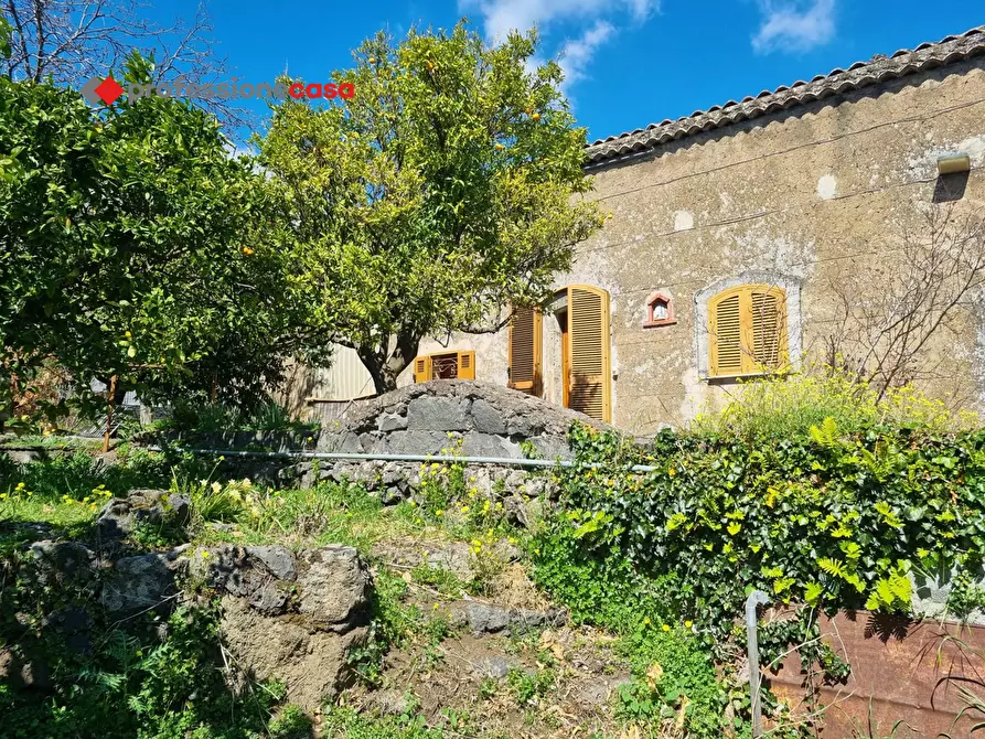 Immagine 1 di Villa in vendita  in Via Tito Manlio Manzella, 2 a Trecastagni
