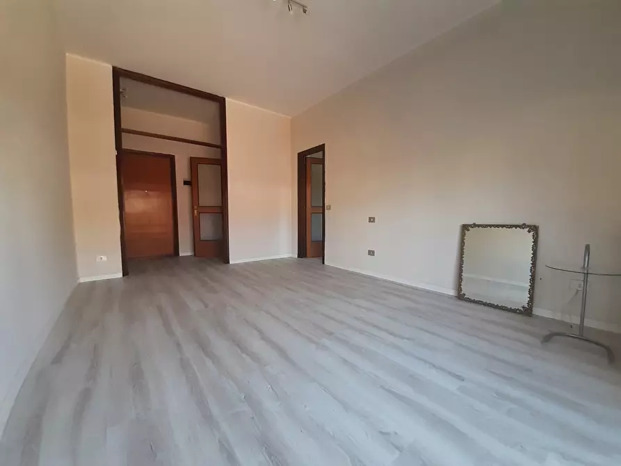 Immagine 1 di Appartamento in vendita  in Via colli santerasmo, 3 a Legnano