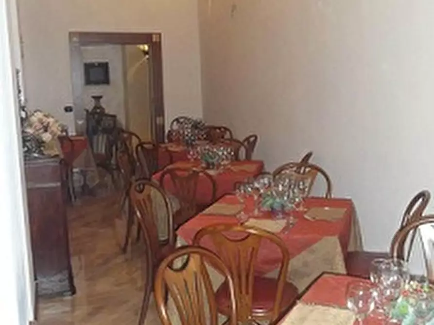 Immagine 28 di Negozio in affitto  in Piazza eduardo de filippo a Napoli