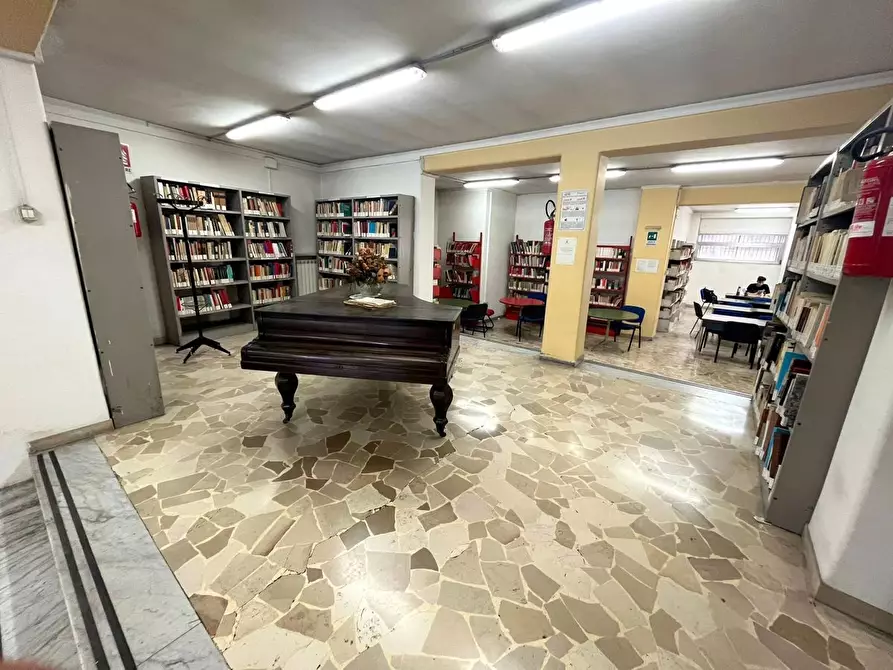 Immagine 4 di Negozio in affitto  in Via nicola nicolini a Napoli