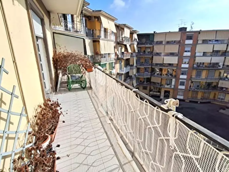 Immagine 1 di Appartamento in vendita  in Via michele guadagno a Napoli