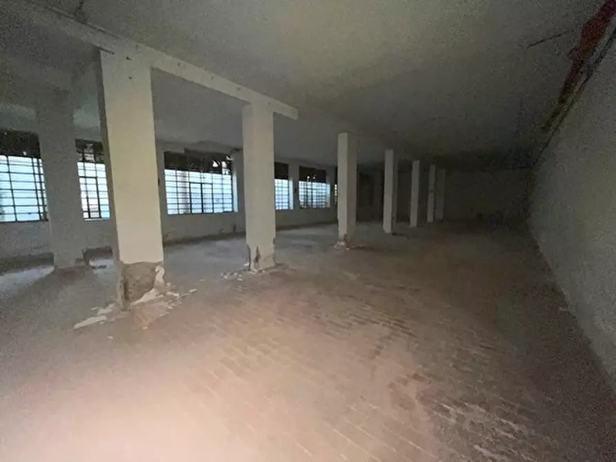 Immagine 10 di Box auto in vendita  in Via bernardo quaranta a Napoli