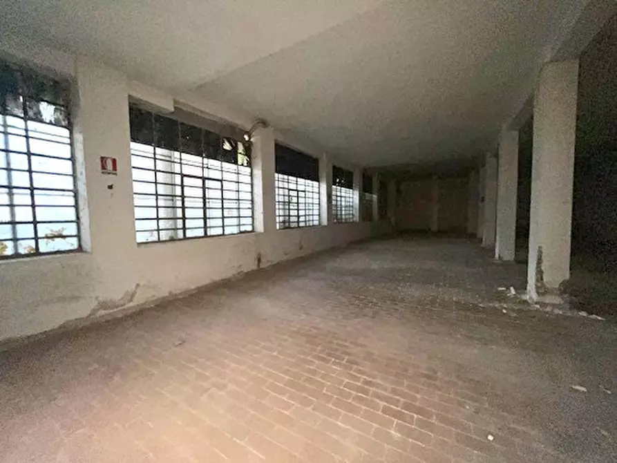 Immagine 9 di Box auto in vendita  in Via bernardo quaranta a Napoli