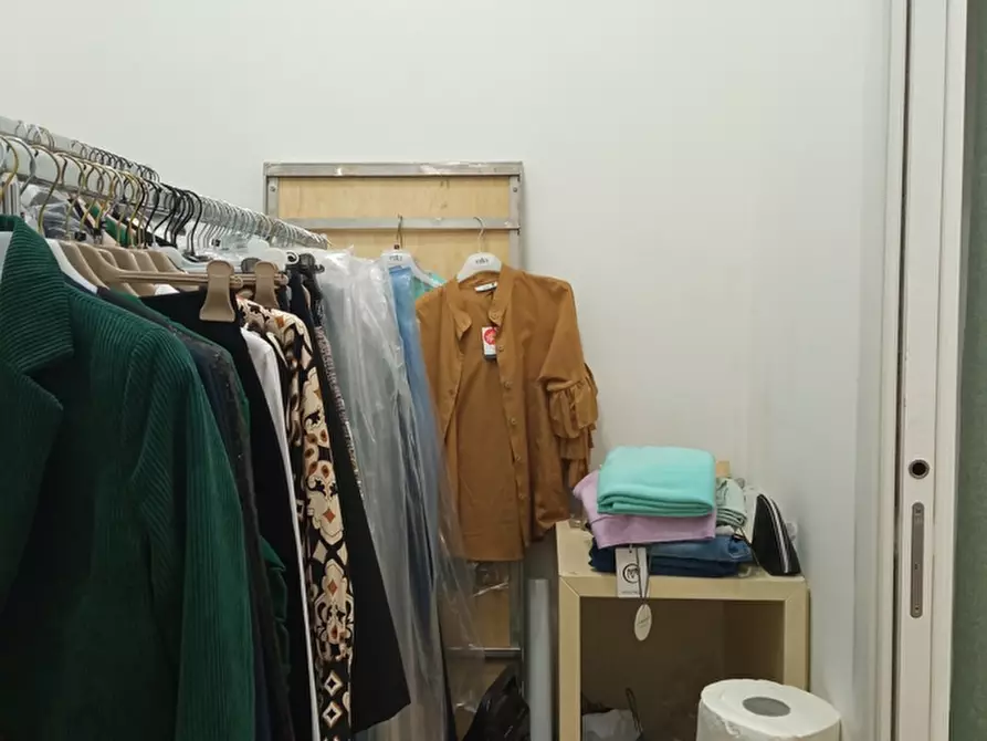 Immagine 8 di Negozio in affitto  in Via Pasquali, 21 a Benevento