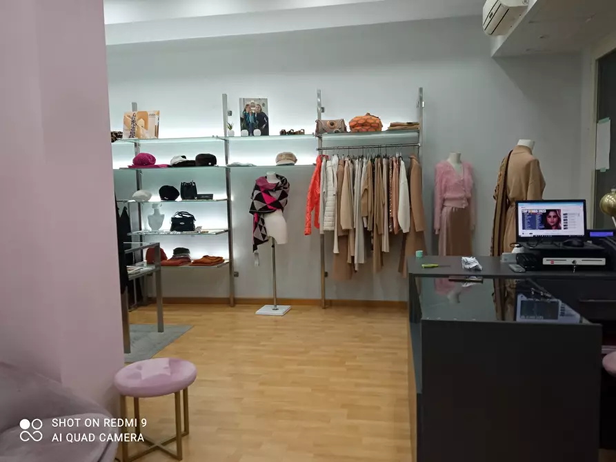 Immagine 3 di Negozio in affitto  in Via Pasquali, 21 a Benevento