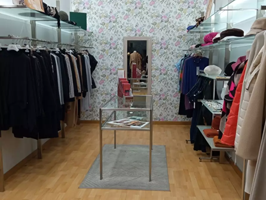 Immagine 2 di Negozio in affitto  in Via Pasquali, 21 a Benevento