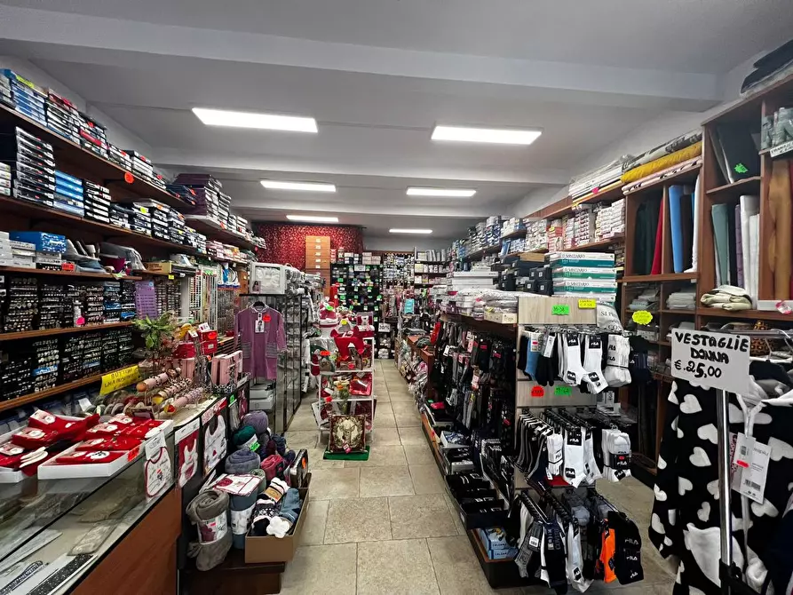 Immagine 1 di Attività commerciale in vendita  in Via Dei Gonzaga a Roma