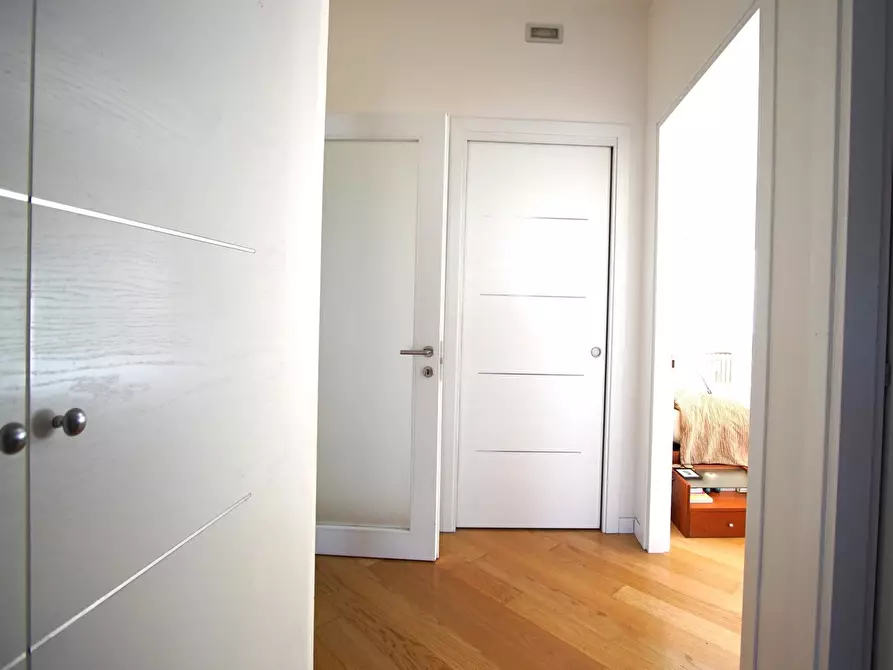 Immagine 11 di Appartamento in vendita  in Viale Garibaldi, . a Venezia