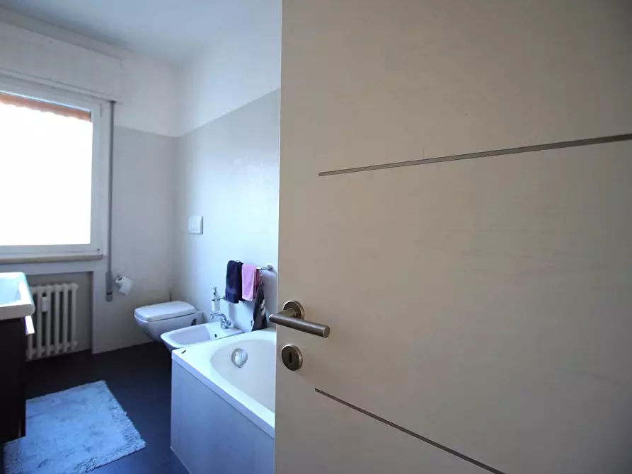 Immagine 21 di Appartamento in vendita  in Viale Garibaldi, . a Venezia