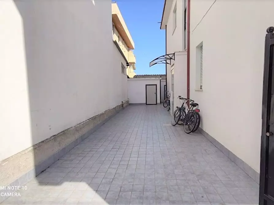 Immagine 5 di Palazzo in vendita  in Via Garibaldi, 113 a Alba Adriatica