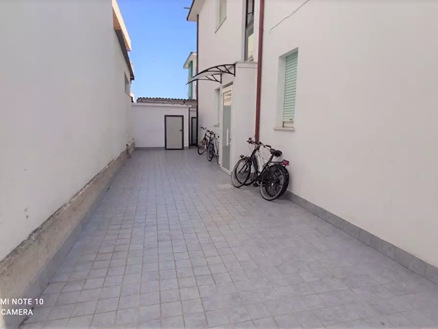 Immagine 4 di Palazzo in vendita  in Via Garibaldi, 113 a Alba Adriatica