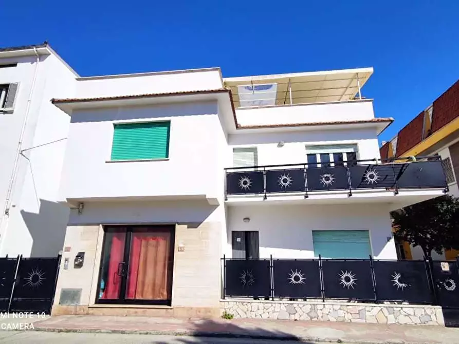 Immagine 1 di Palazzo in vendita  in Via Garibaldi, 113 a Alba Adriatica