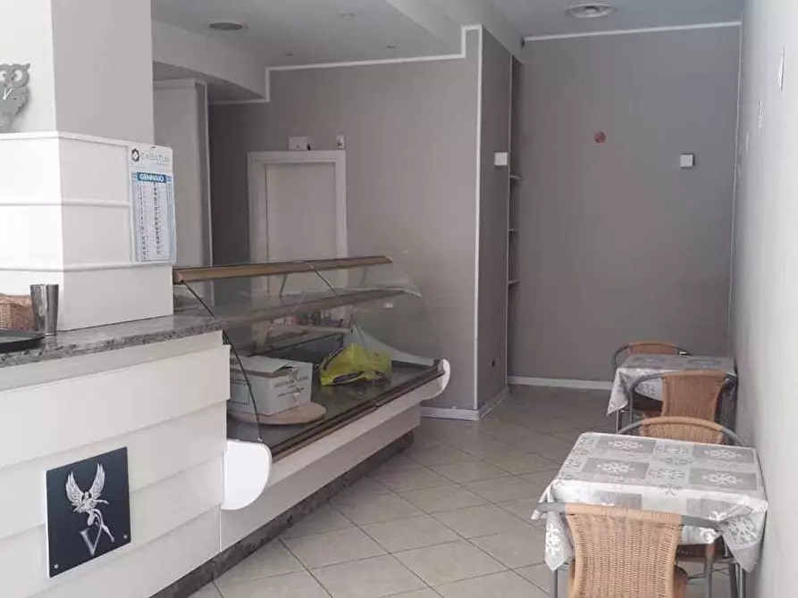 Immagine 4 di Attività commerciale in vendita  in Viale della Vittoria, 0 a Alba Adriatica