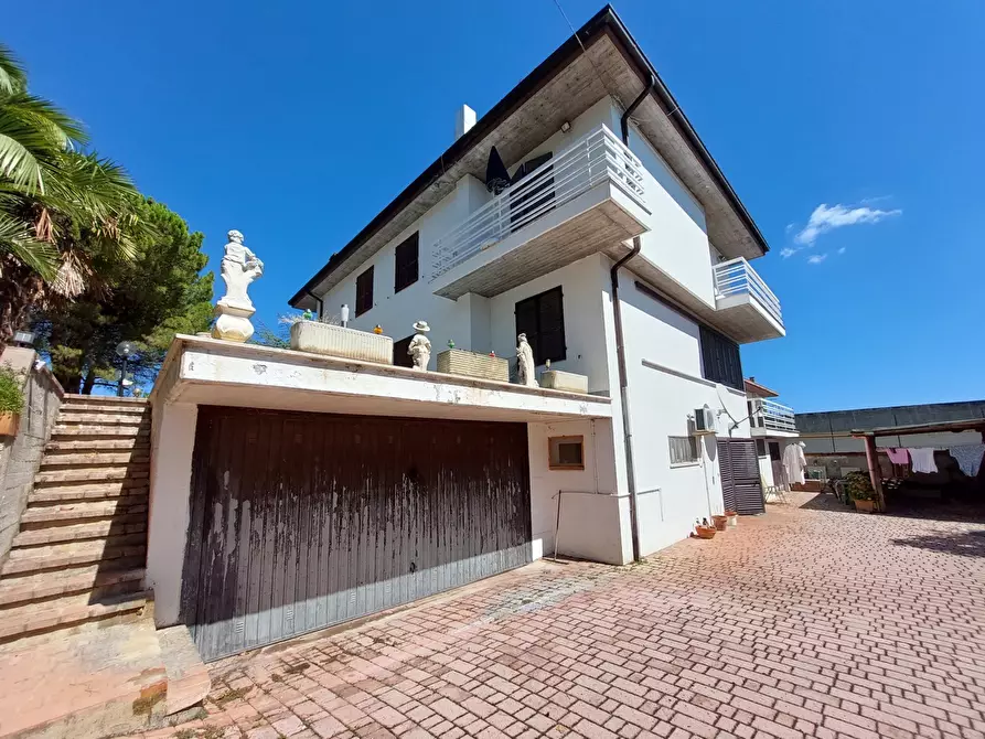 Immagine 1 di Casa trifamiliare in vendita  in Contrada San Martino, 0 a Colonnella