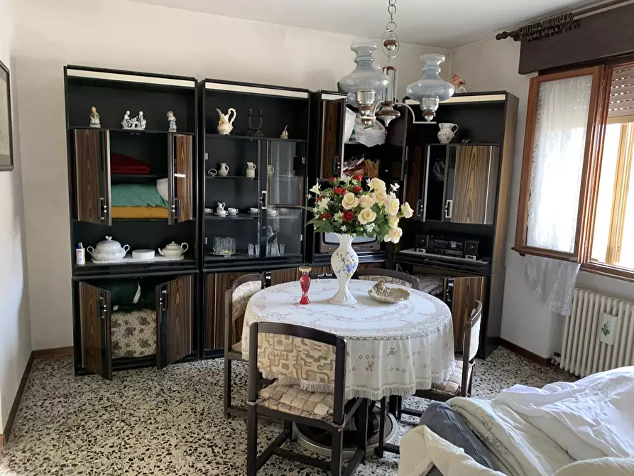 Immagine 1 di Villa in vendita  in Via BOSCOCHIARO Via 2 Giugno, 1 a Cavarzere