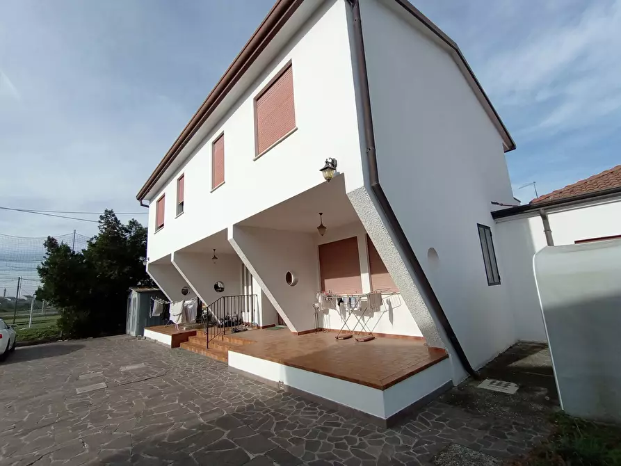 Immagine 1 di Casa indipendente in vendita  in Via VILLAGGIO BUSONERA Via VII strada, 10 a Cavarzere