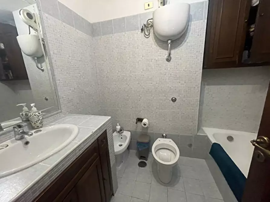 Immagine 19 di Appartamento in vendita  in Via michele guadagno a Napoli