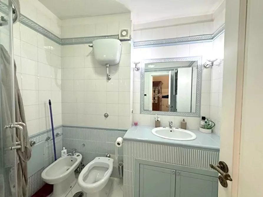 Immagine 11 di Appartamento in vendita  in Via michele guadagno a Napoli