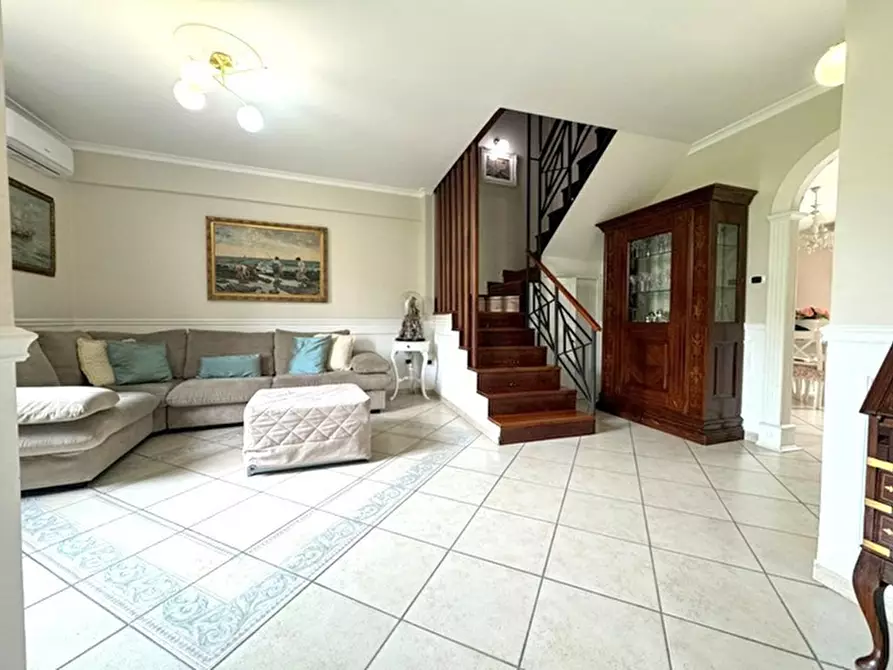 Immagine 3 di Appartamento in vendita  in Via michele guadagno a Napoli