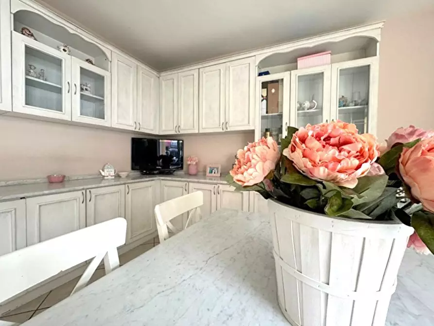 Immagine 9 di Appartamento in vendita  in Via michele guadagno a Napoli