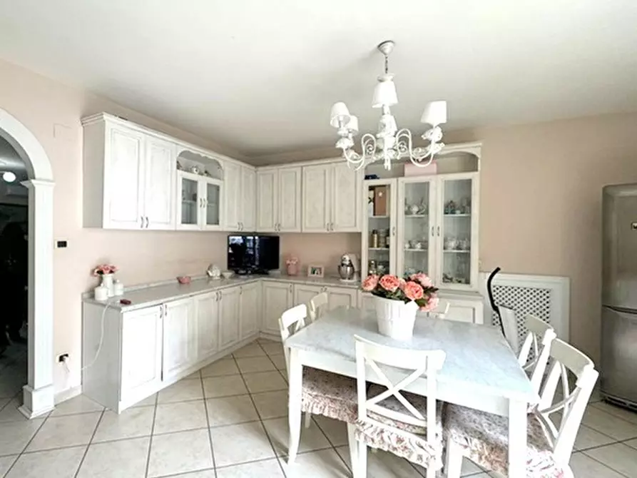 Immagine 5 di Appartamento in vendita  in Via michele guadagno a Napoli