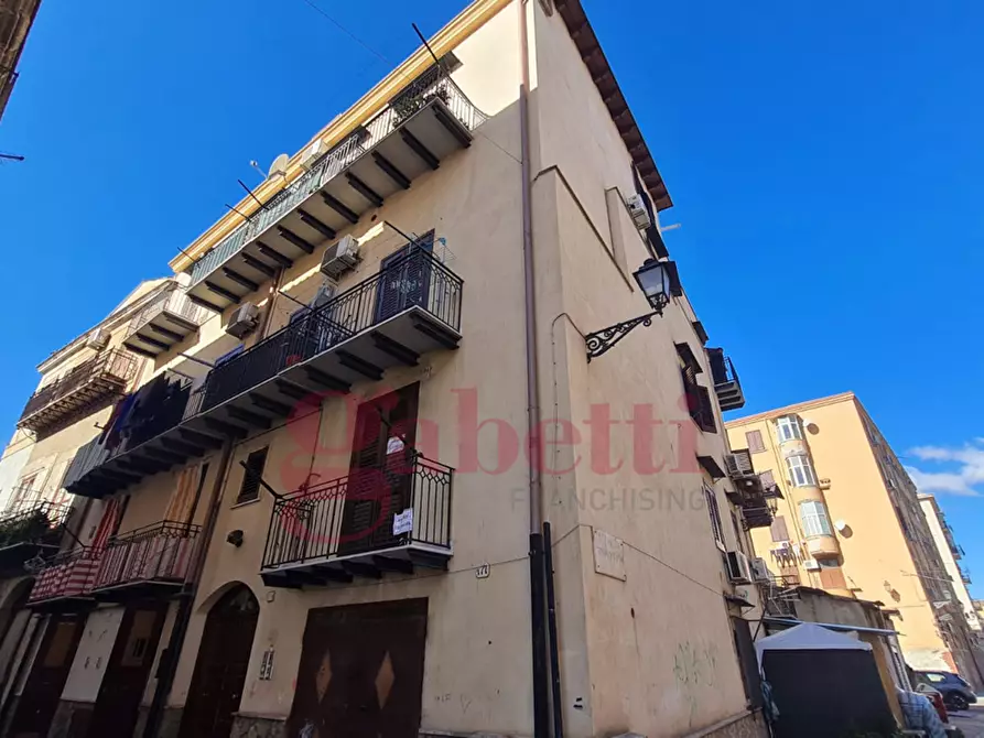 Immagine 1 di Appartamento in vendita  in Via Albergheria a Palermo
