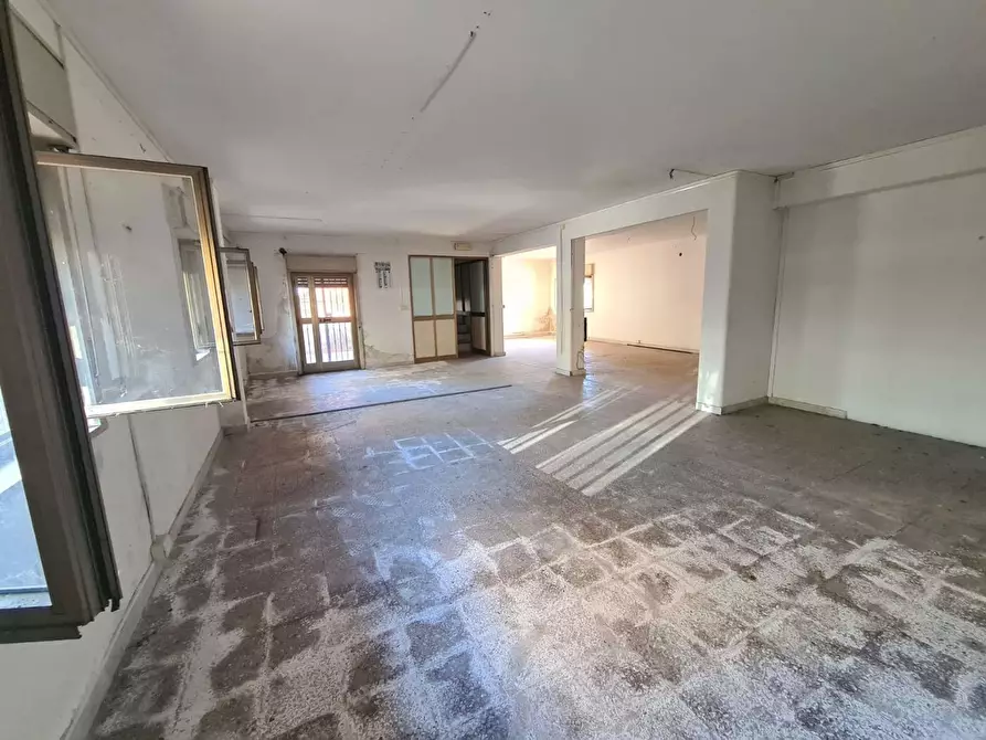 Immagine 12 di Magazzino in vendita  in Via Dei Piccioni, 40 a Catania
