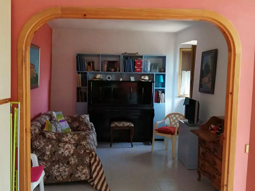 Immagine 24 di Palazzo in vendita  in Via Del Guglietto, 11-13 a Sezze