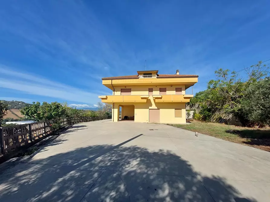 Immagine 12 di Casa bifamiliare in vendita  in Contrada San Pietro, 1 a Tortoreto