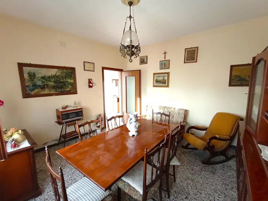 Immagine 1 di Casa indipendente in vendita  in Via CAVARZERE   Via dei Martiri, 59 a Cavarzere