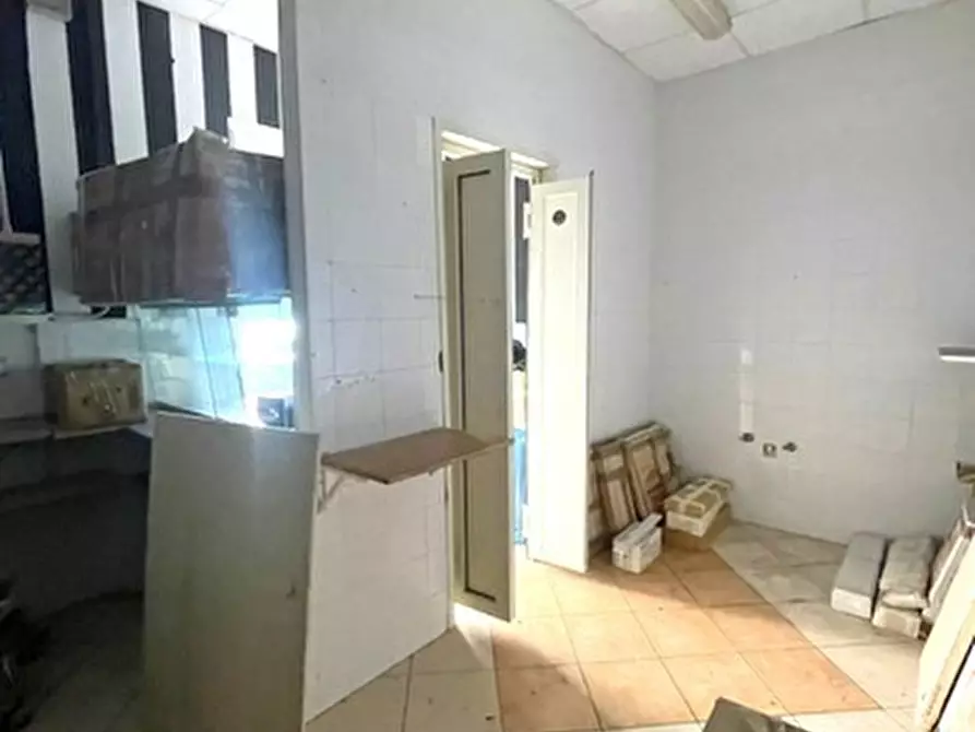 Immagine 4 di Appartamento in vendita  in Via domenico forges davanzati a Napoli