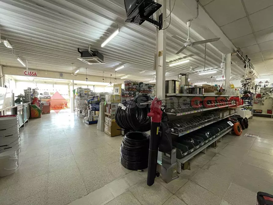 Immagine 34 di Negozio in vendita  in Via PONTINA, 105 a Terracina